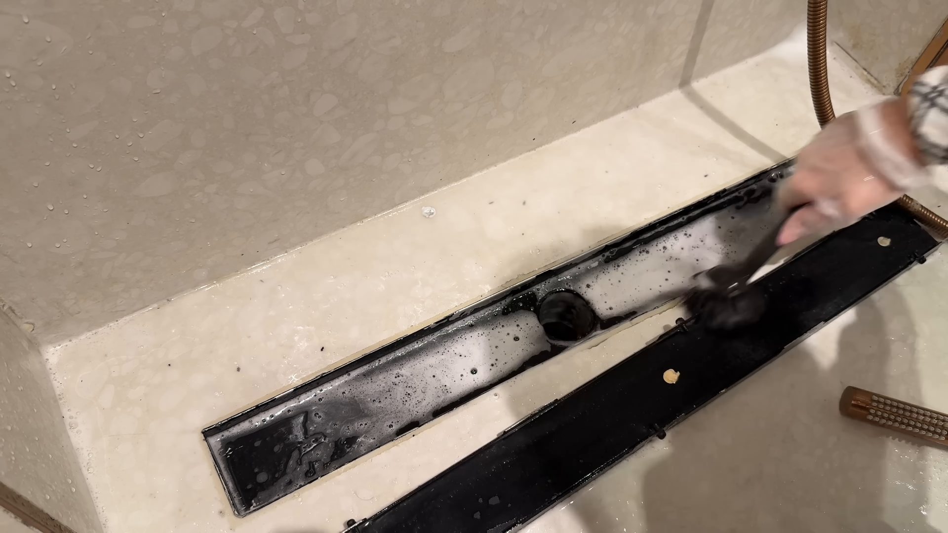 Deep cleaning before listing photos
