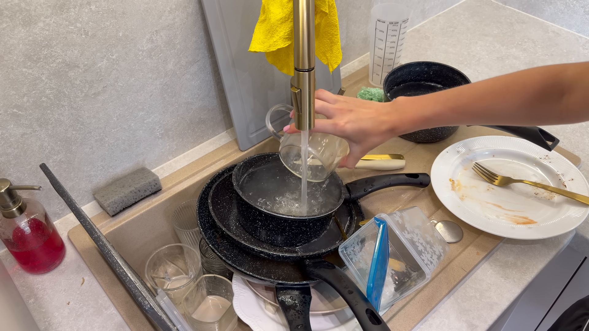 Deep cleaning a Manhattanville Manhattan rental apartment