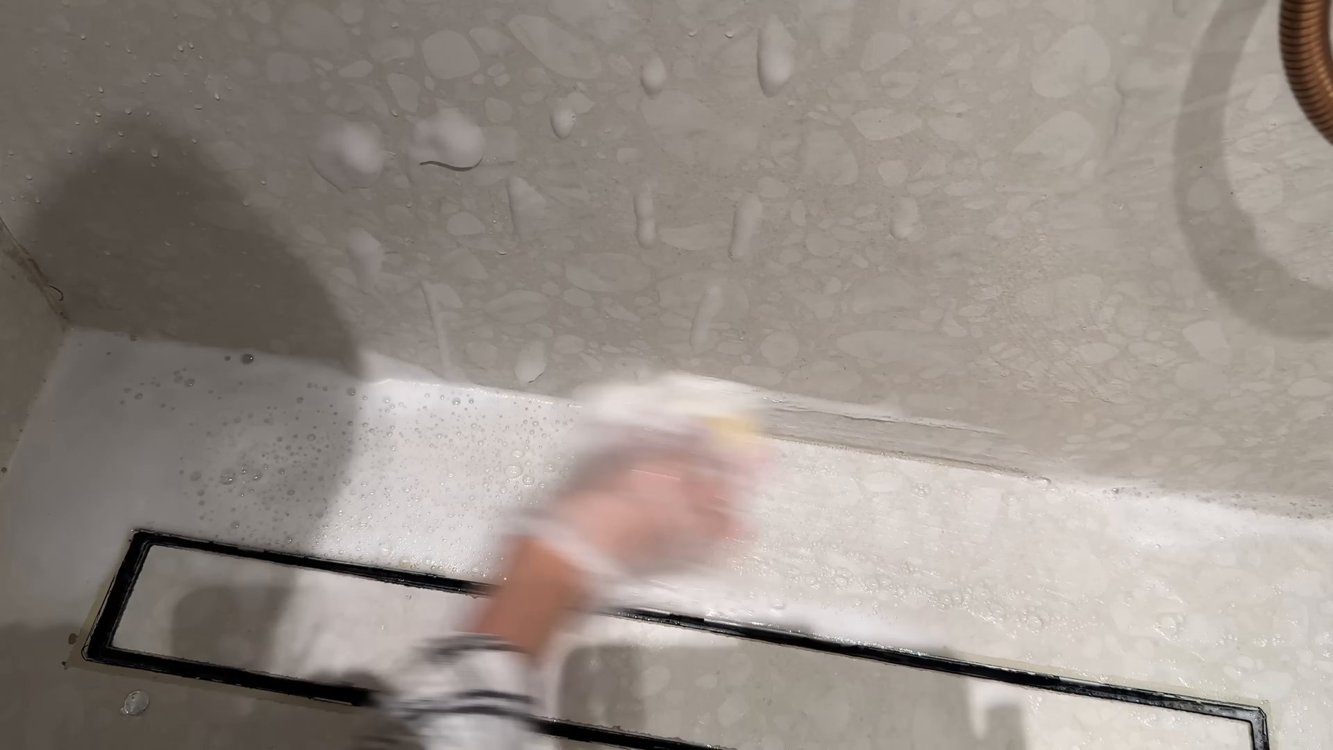 Deep house cleaning service in a Midtown Manhattan apartment