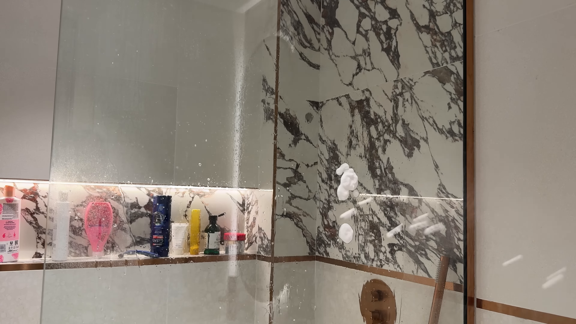 Move-out cleaning in an empty Midtown East Manhattan apartment