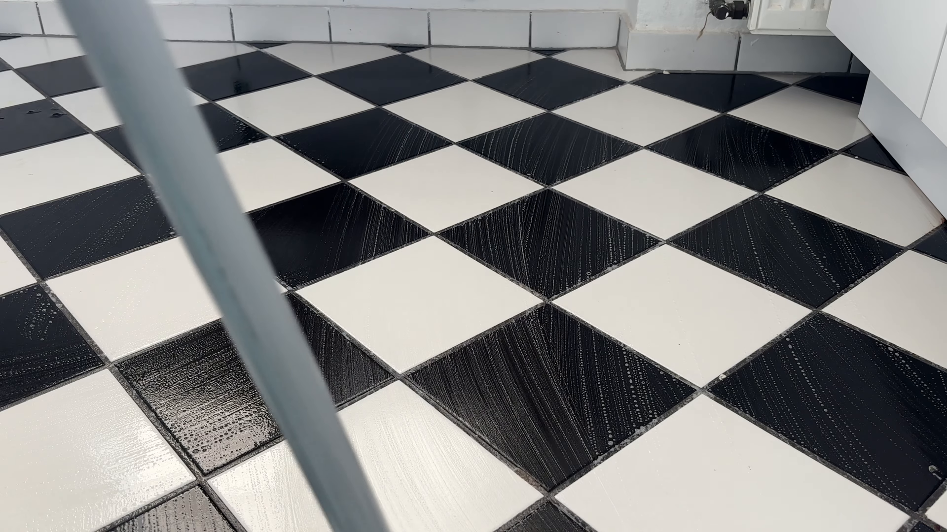 House cleaning in a Midtown Manhattan apartment before photos