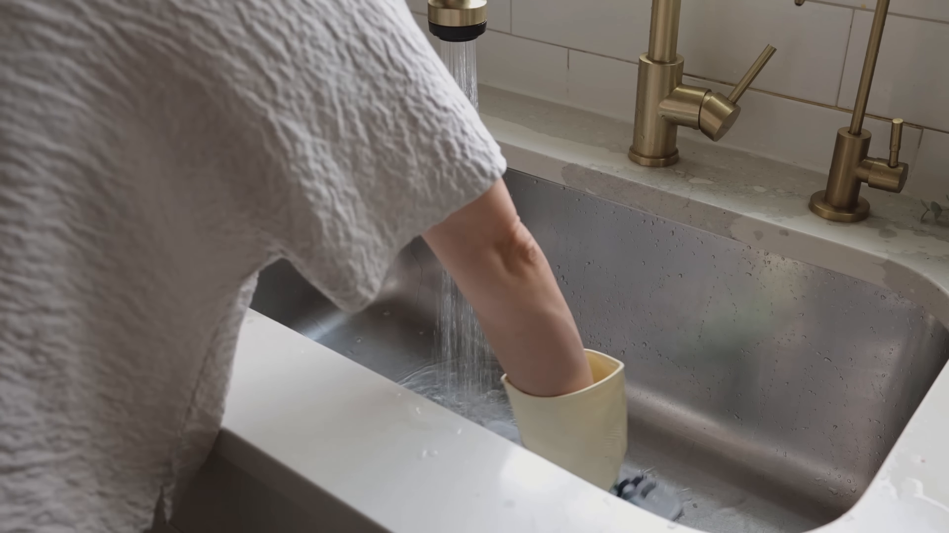 Cleaning service in a Midtown West Manhattan apartment