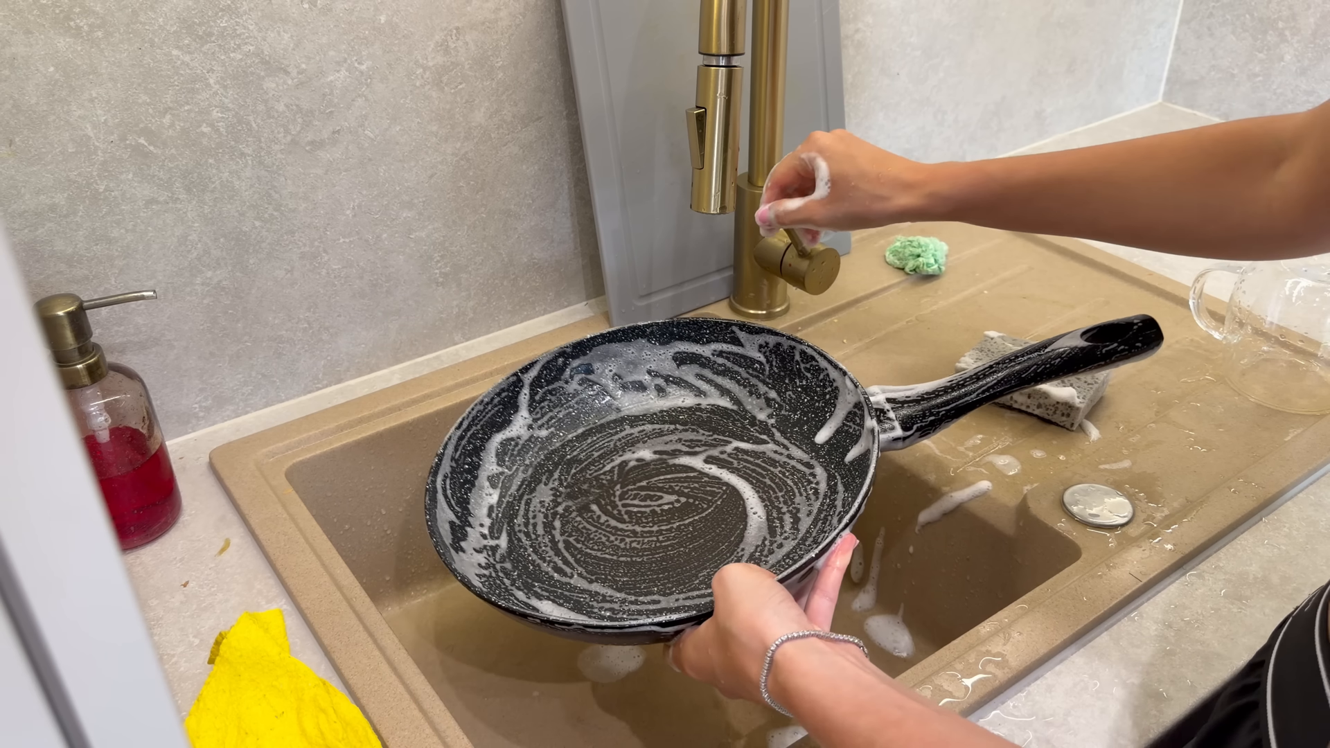 Maid service and housekeeping in a Midtown West Manhattan apartment