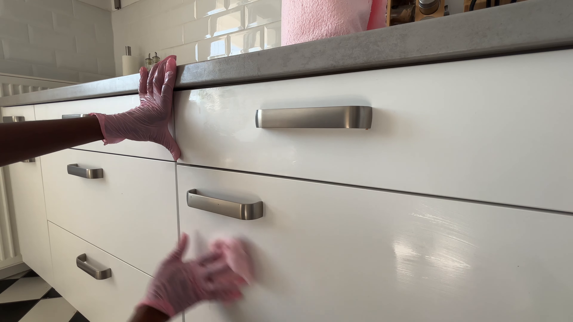 Deep cleaning a Murray Hill bathroom