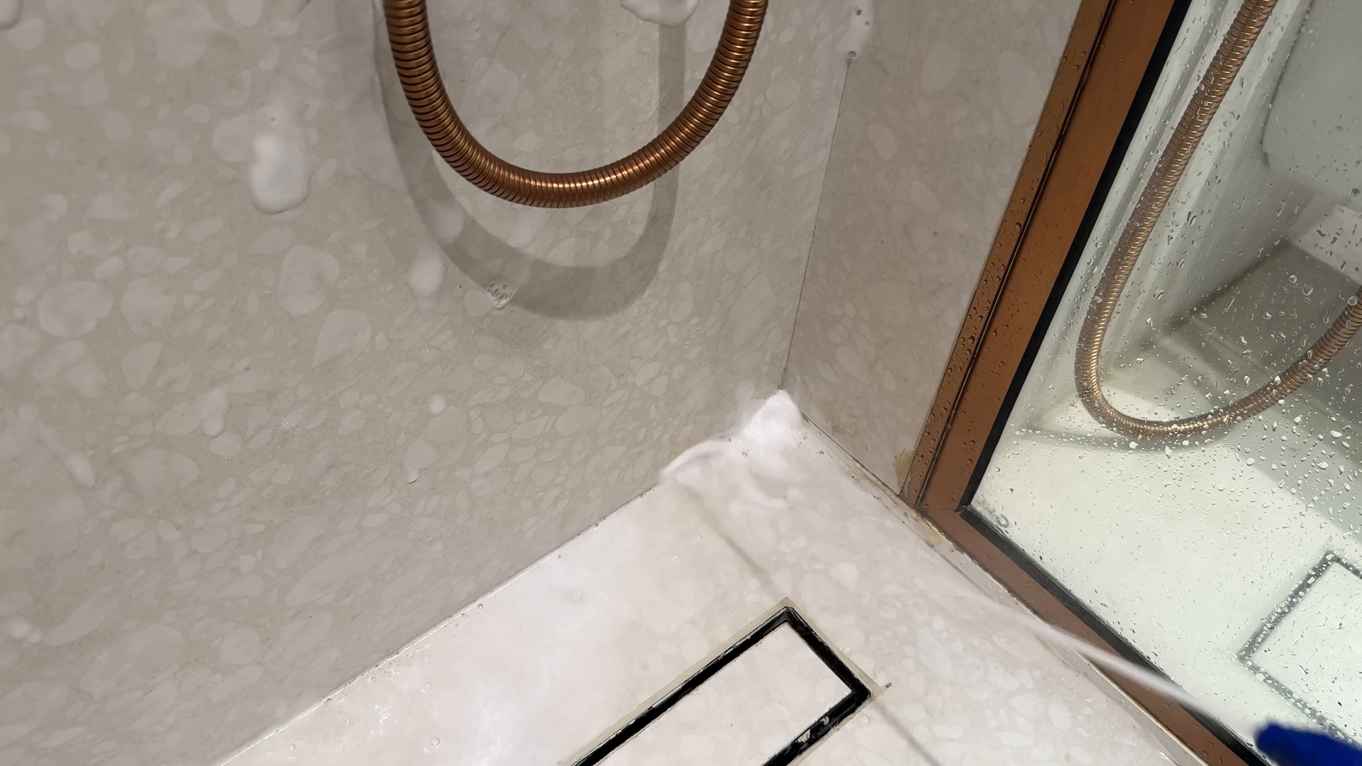 Recurring cleaning visit in a Ridgewood Queens rental