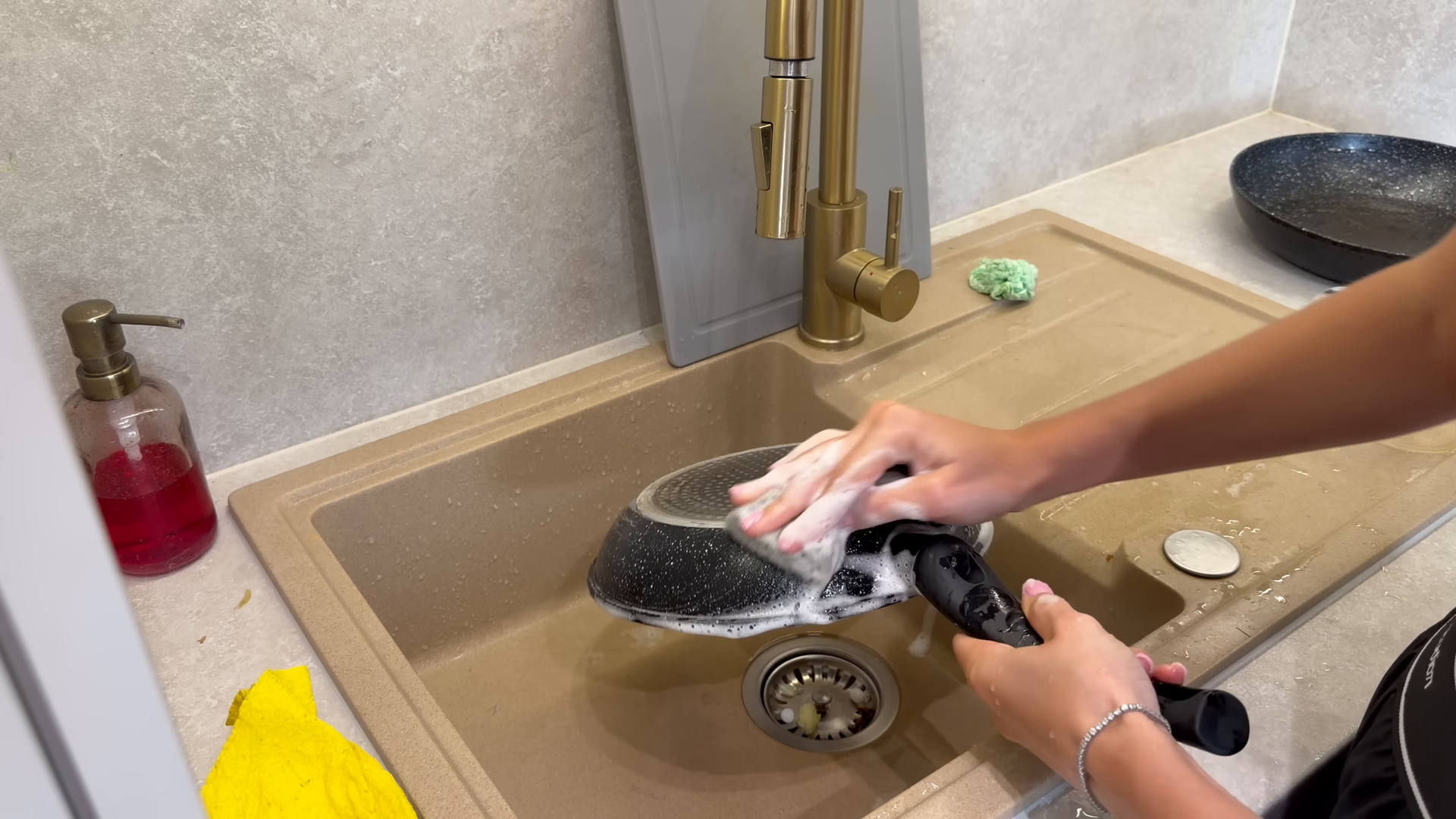 Turnover cleaning in a Ridgewood Queens rental