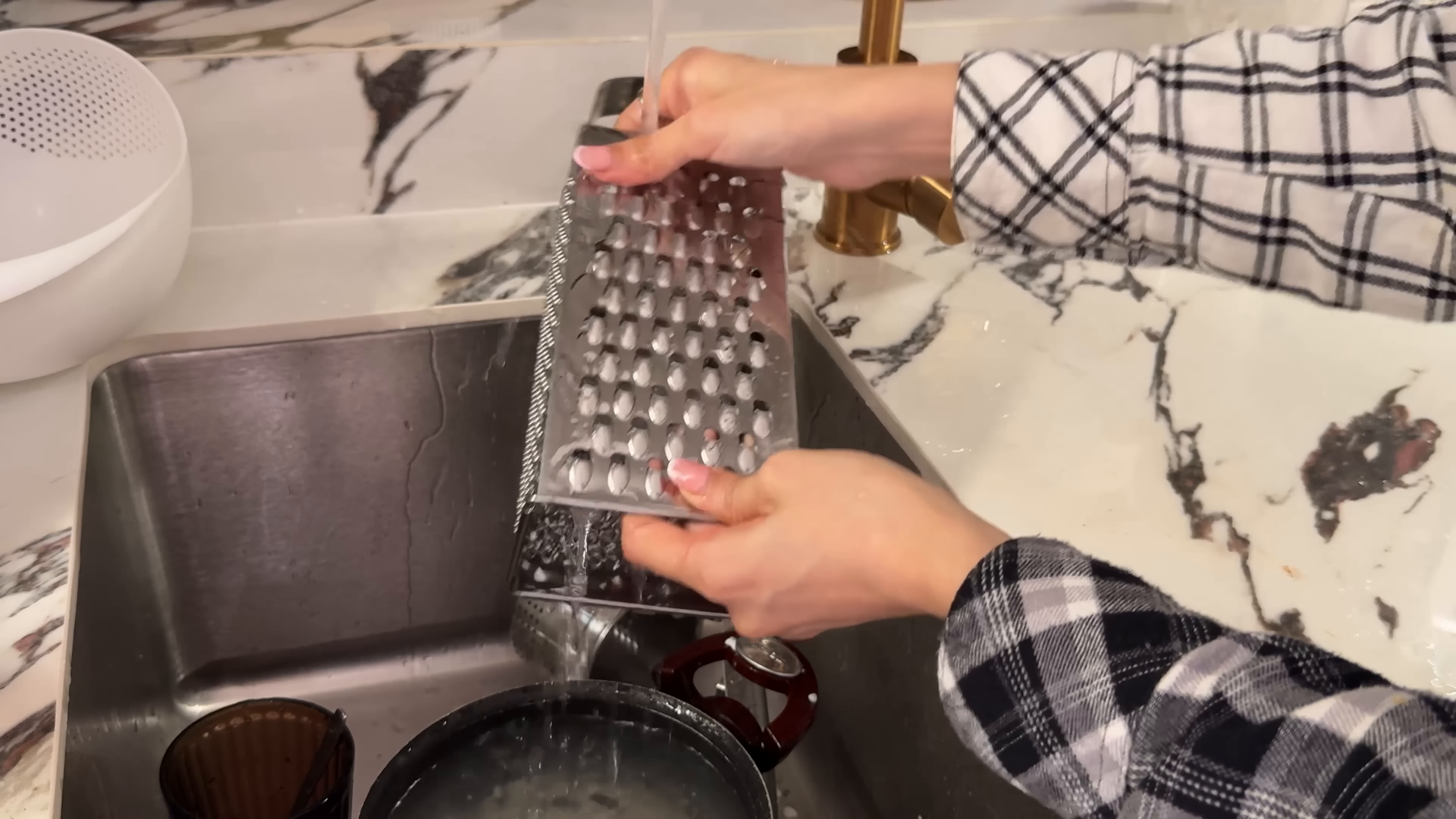 Maid service cleaning a Stuyvesant Town Manhattan kitchen