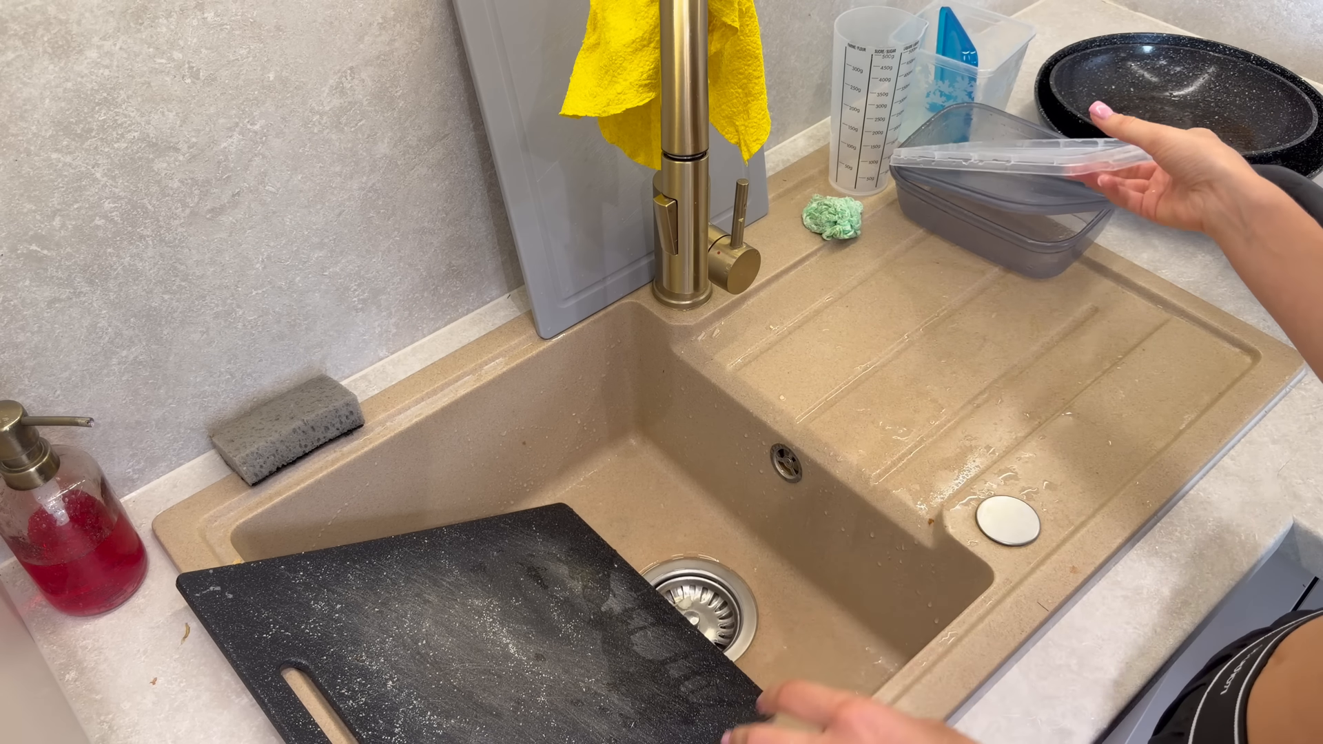 Quick turnover cleaning in a Two Bridges Manhattan apartment