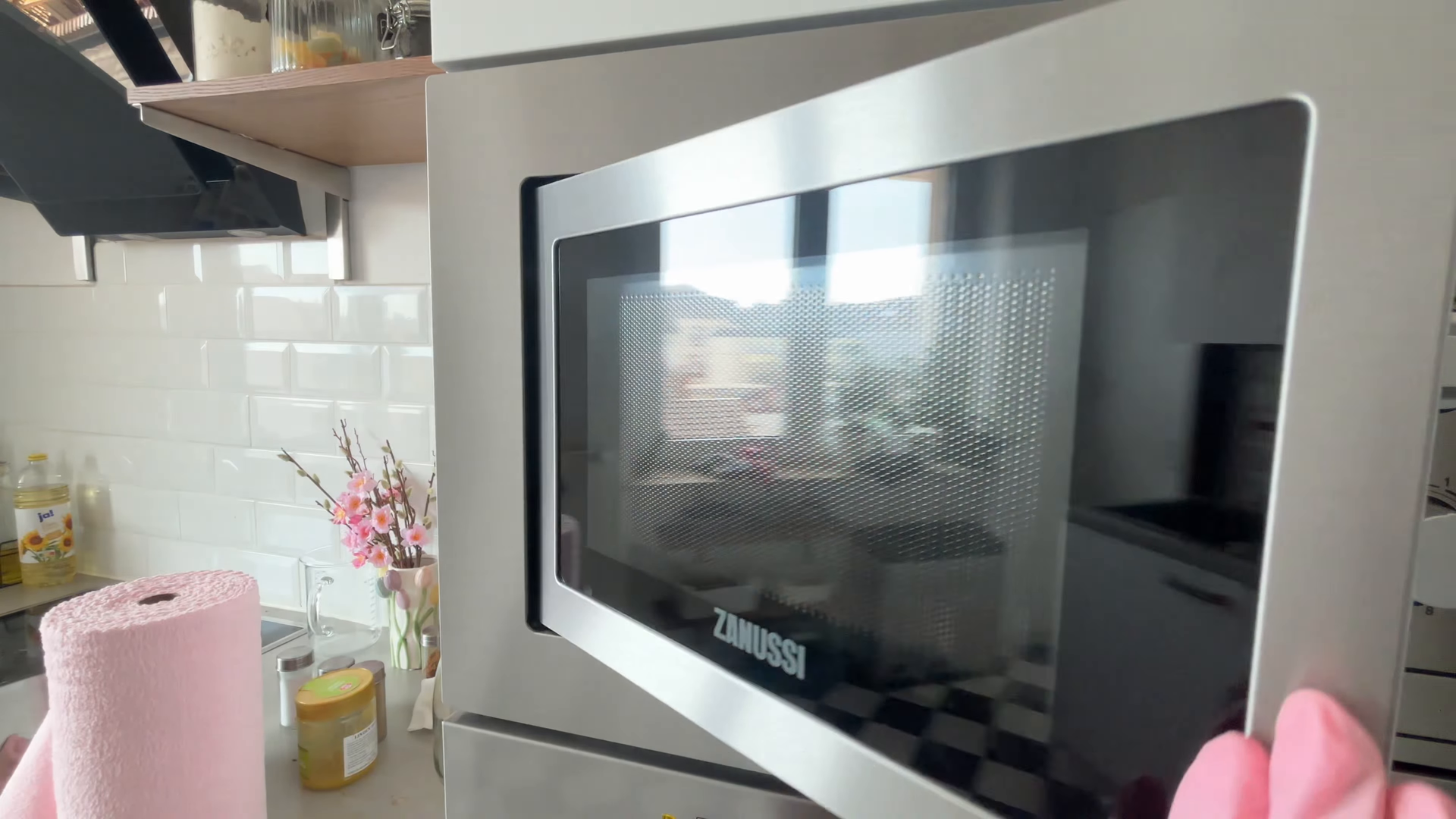 Move-out cleaning in an empty Upper East Side apartment