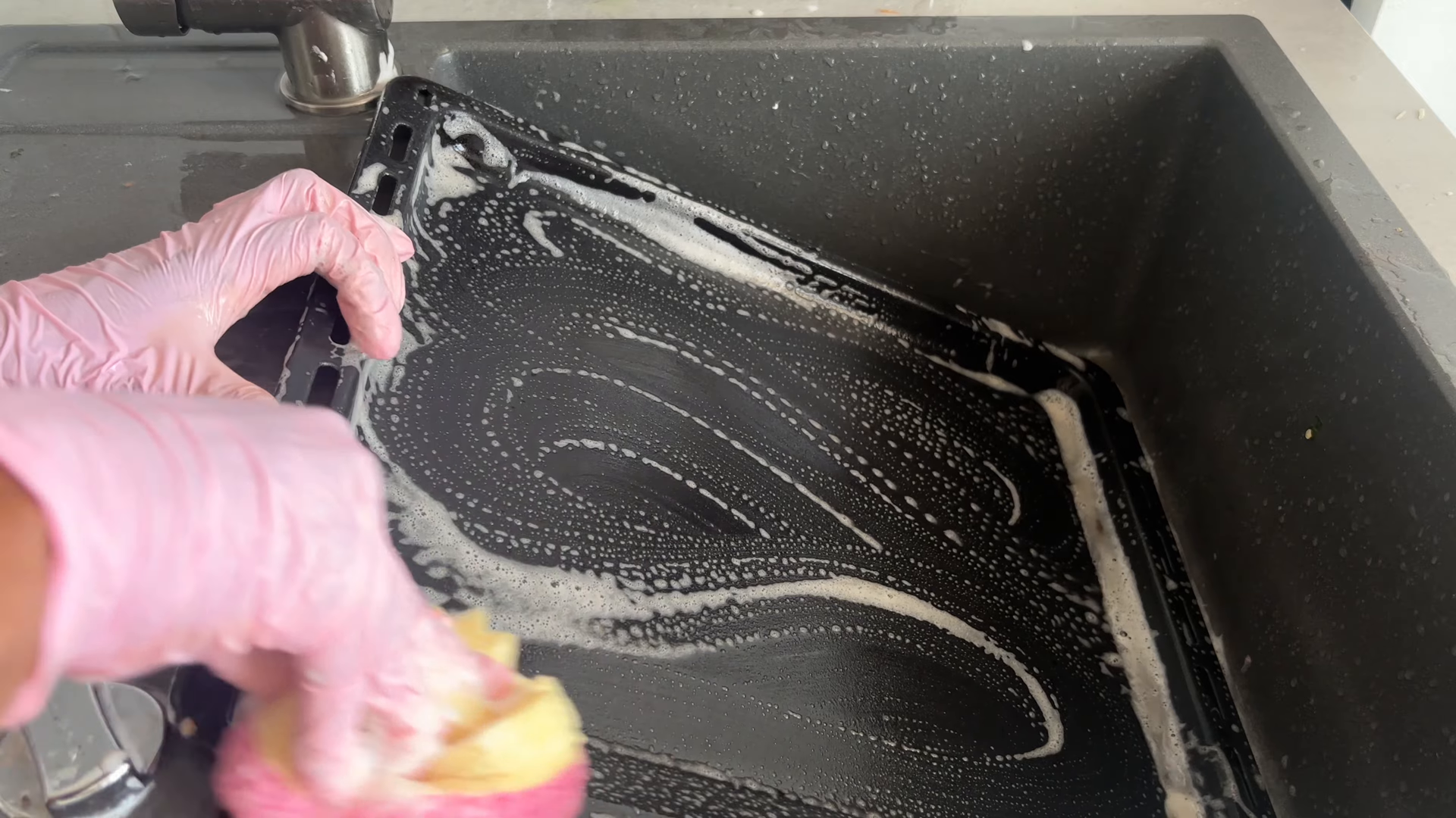 Deep cleaning an Upper West Side bathroom top to bottom