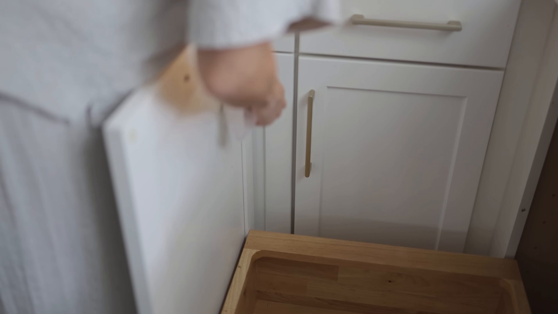 Move-out cleaning in an empty Washington Heights Manhattan apartment