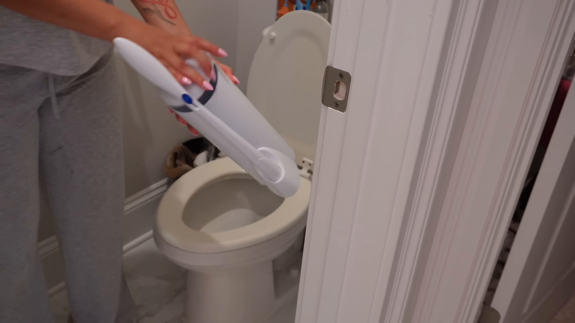 Apartment cleaning service in a compact West Village kitchen