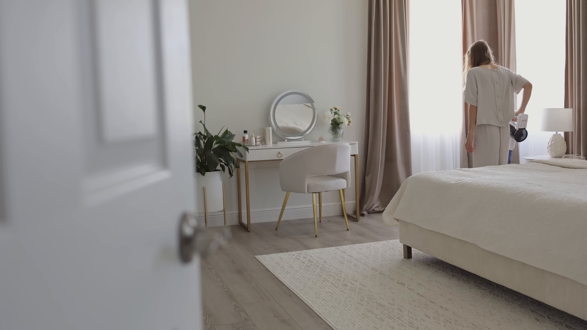 Bright Yorkville Manhattan apartment after a Lily Maids cleaning