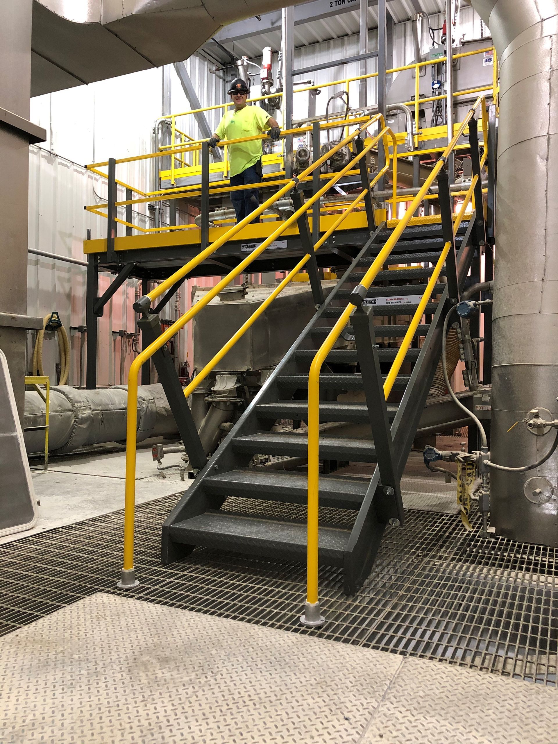 Heavy-duty warehouse storage racks & pallet racking solution