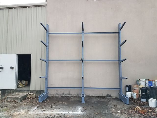 Heavy-duty cantilever rack system for industrial storage