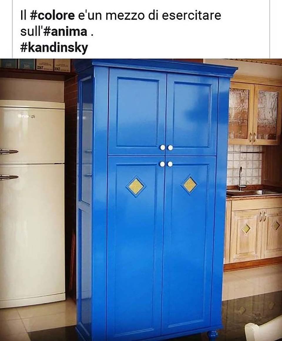 armadio vintage blu