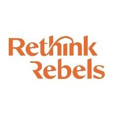 Het logo van rethink rebels is oranje en wit op een witte achtergrond.