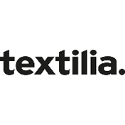 Een zwart-wit logo voor textilia op een witte achtergrond.