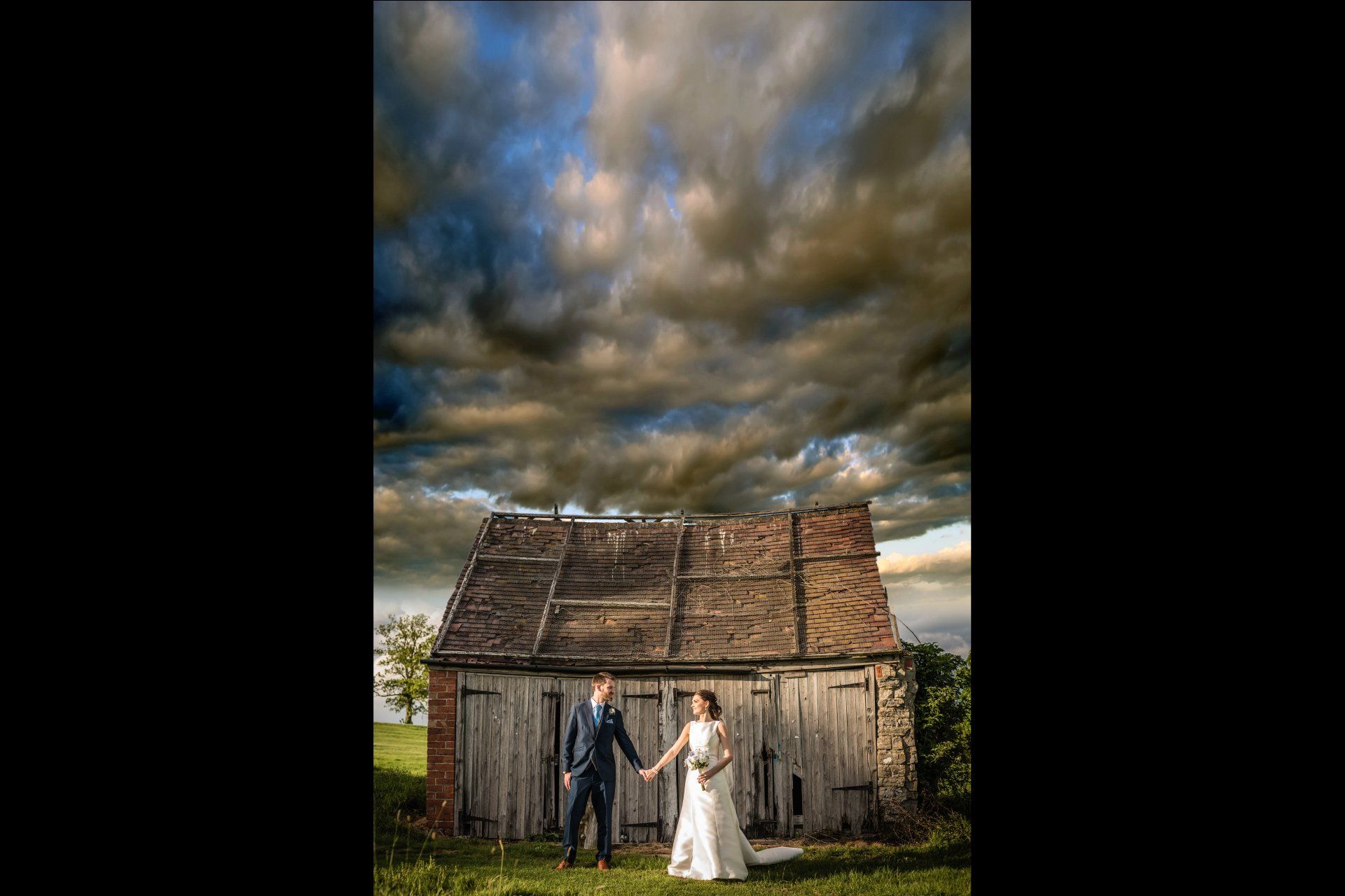 barn couple