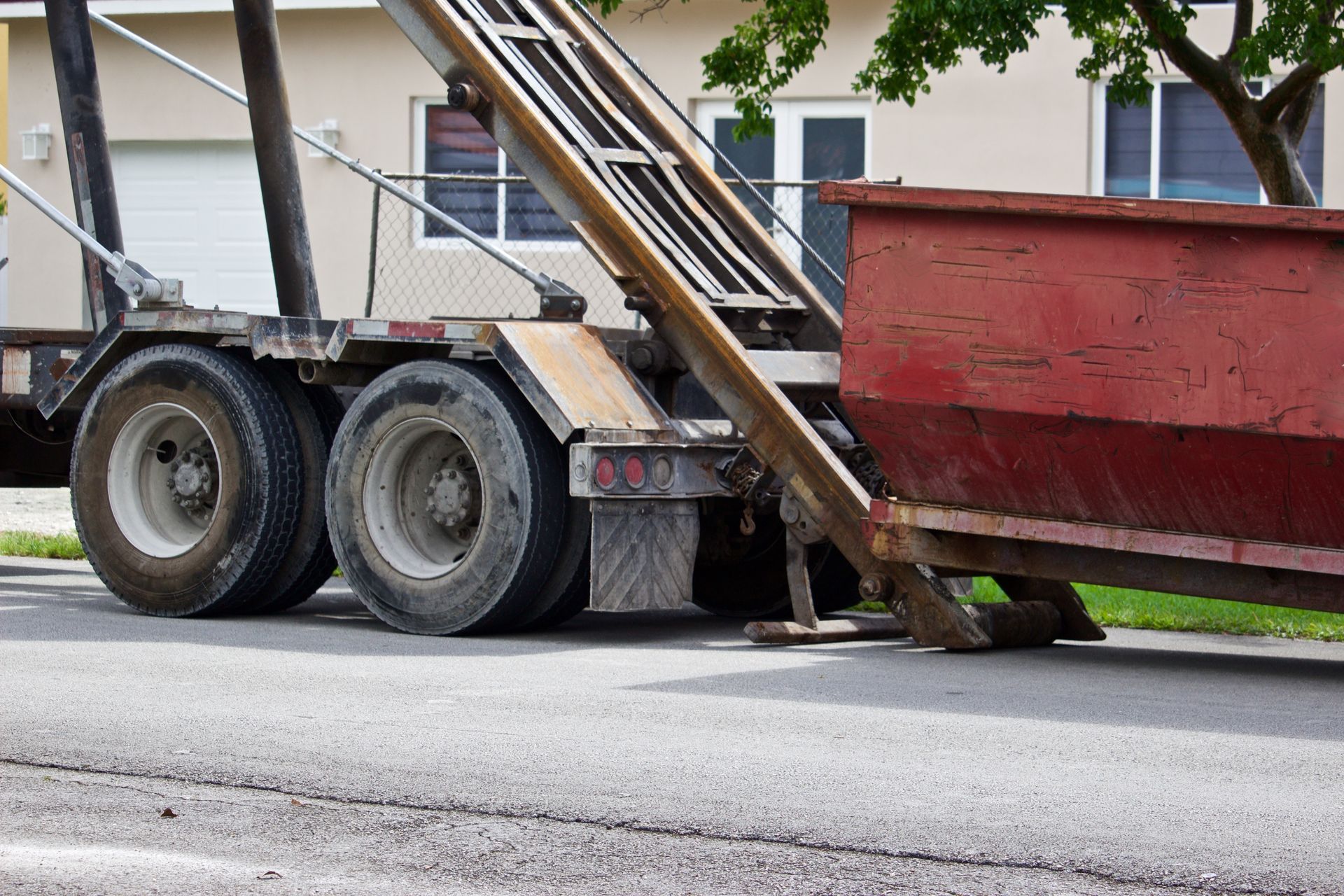 Need residential roll off dumpster rentals in Champaign, IL? Bryant Industries offers 15–30 yd sizes