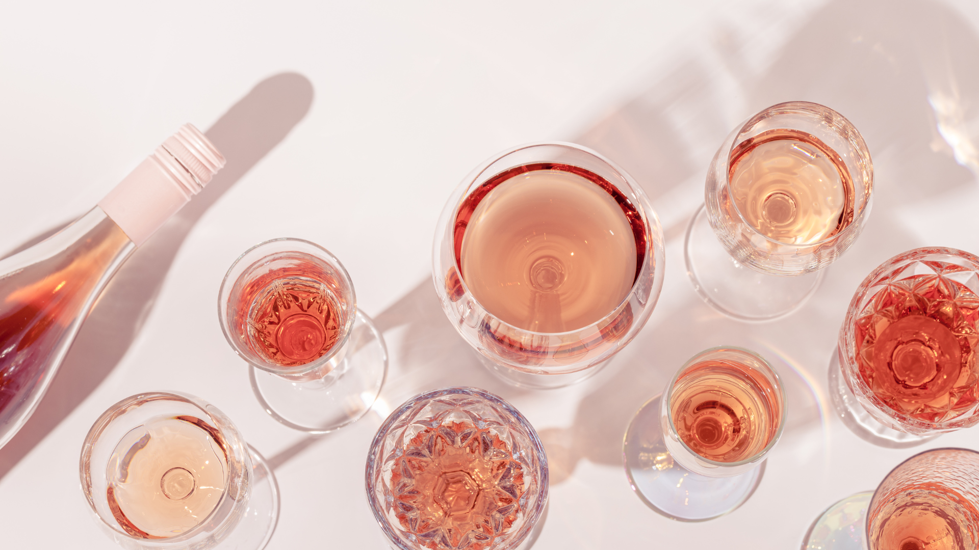 wine types red white rosé bottles display