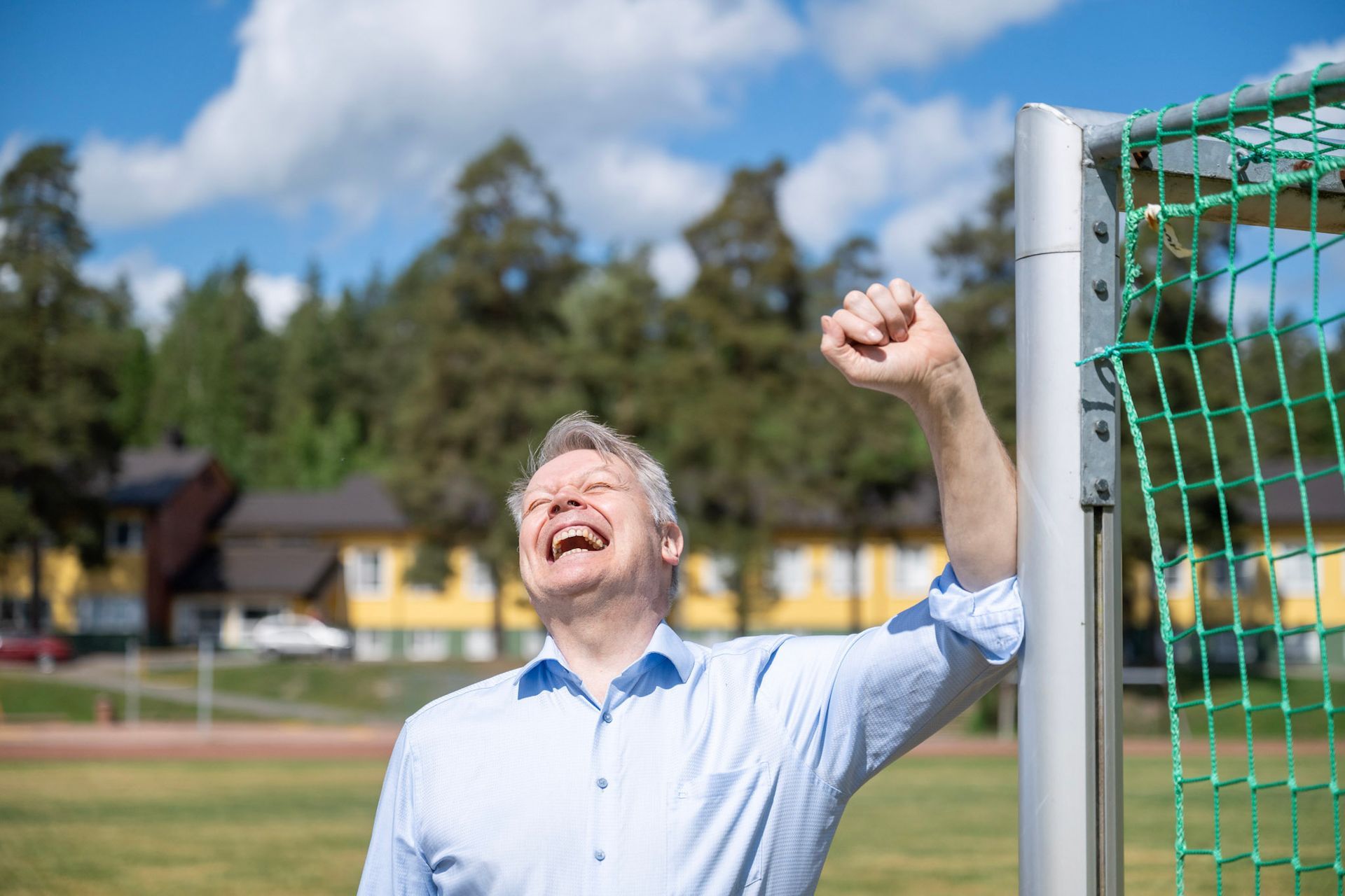 Timo Kaunisto jalkapallokentällä kuvaaja Sami Kilpiö