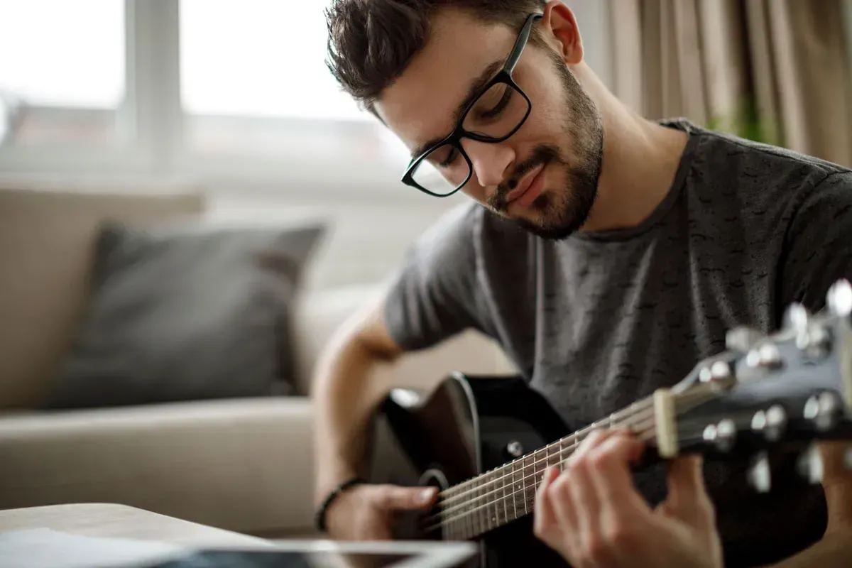 Schedule an online guitar lessons in Portsmouth, RI with Guitar Strength