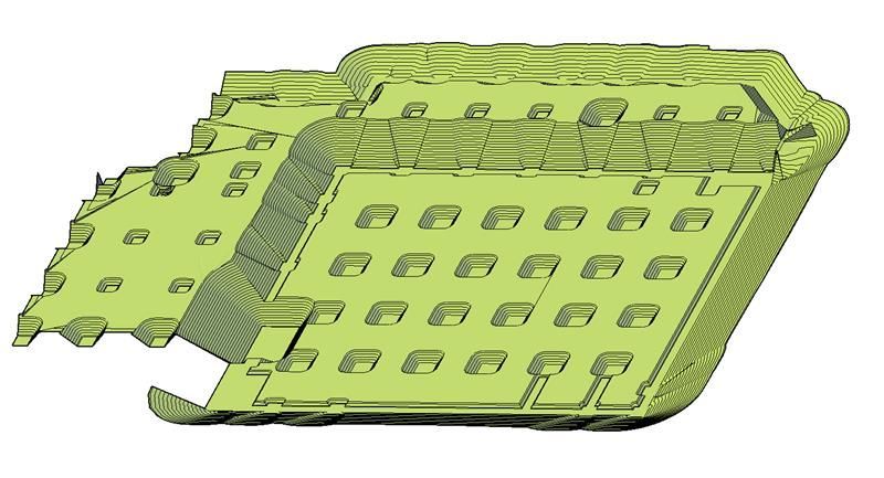 Composant métallique industriel jaune-vert avec des rangées de trous carrés et une forme incurvée en escalier
