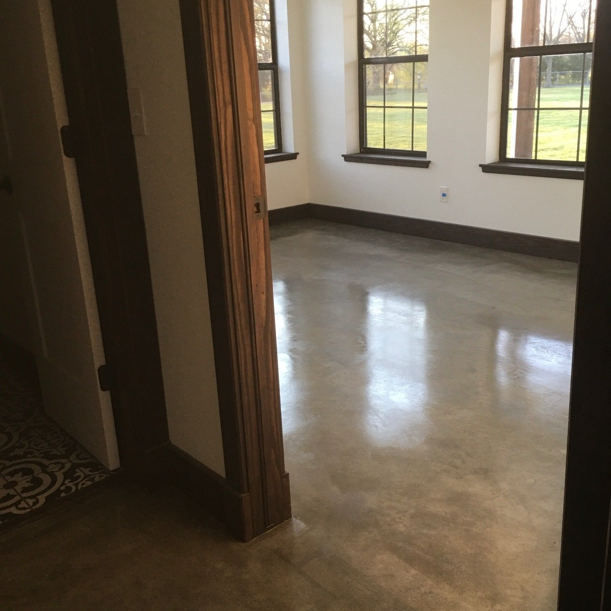 Stained concrete, polished concrete