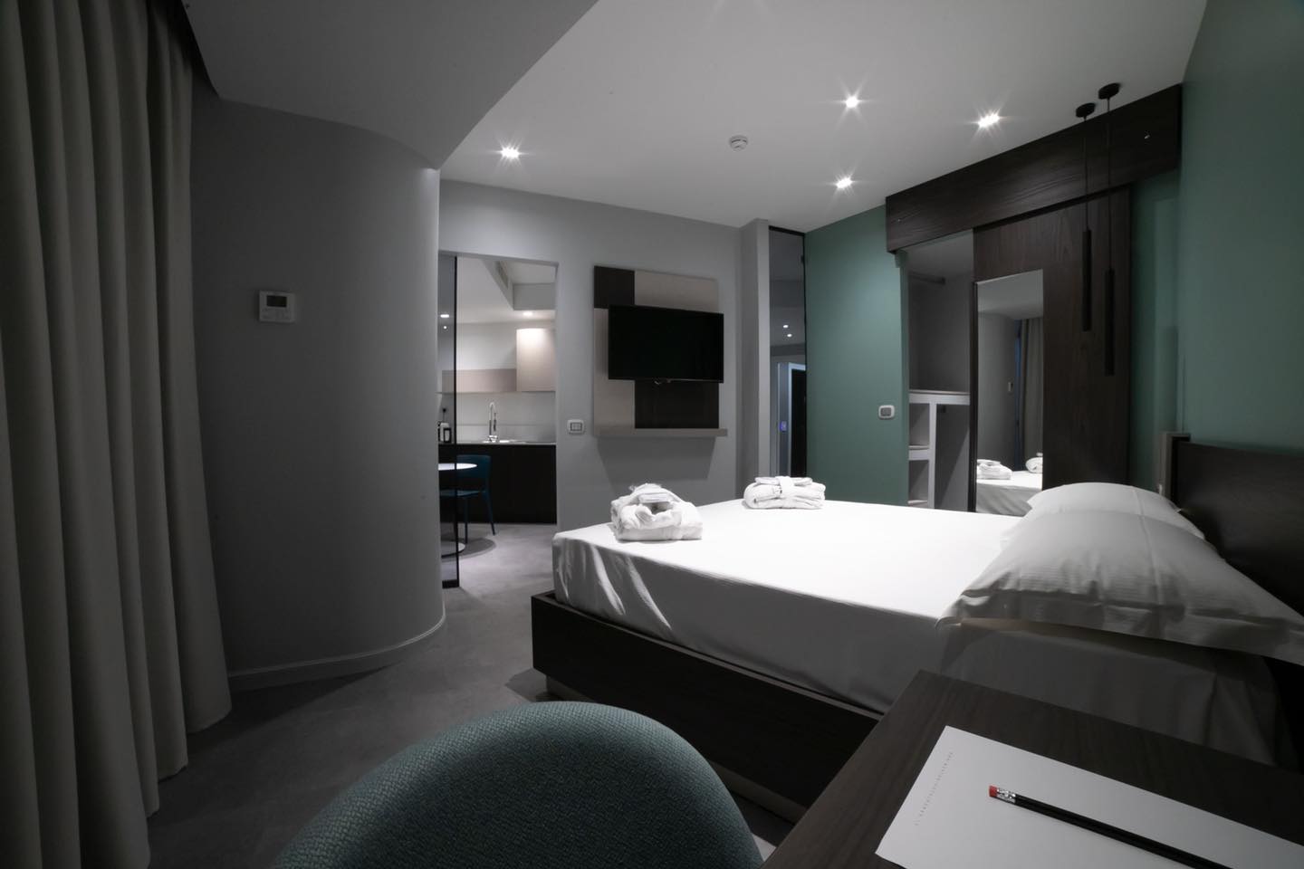 arredamento camera albergo