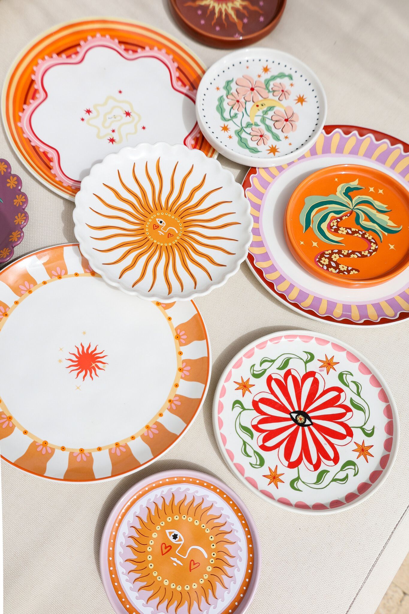 Servies van All the Luck in the World