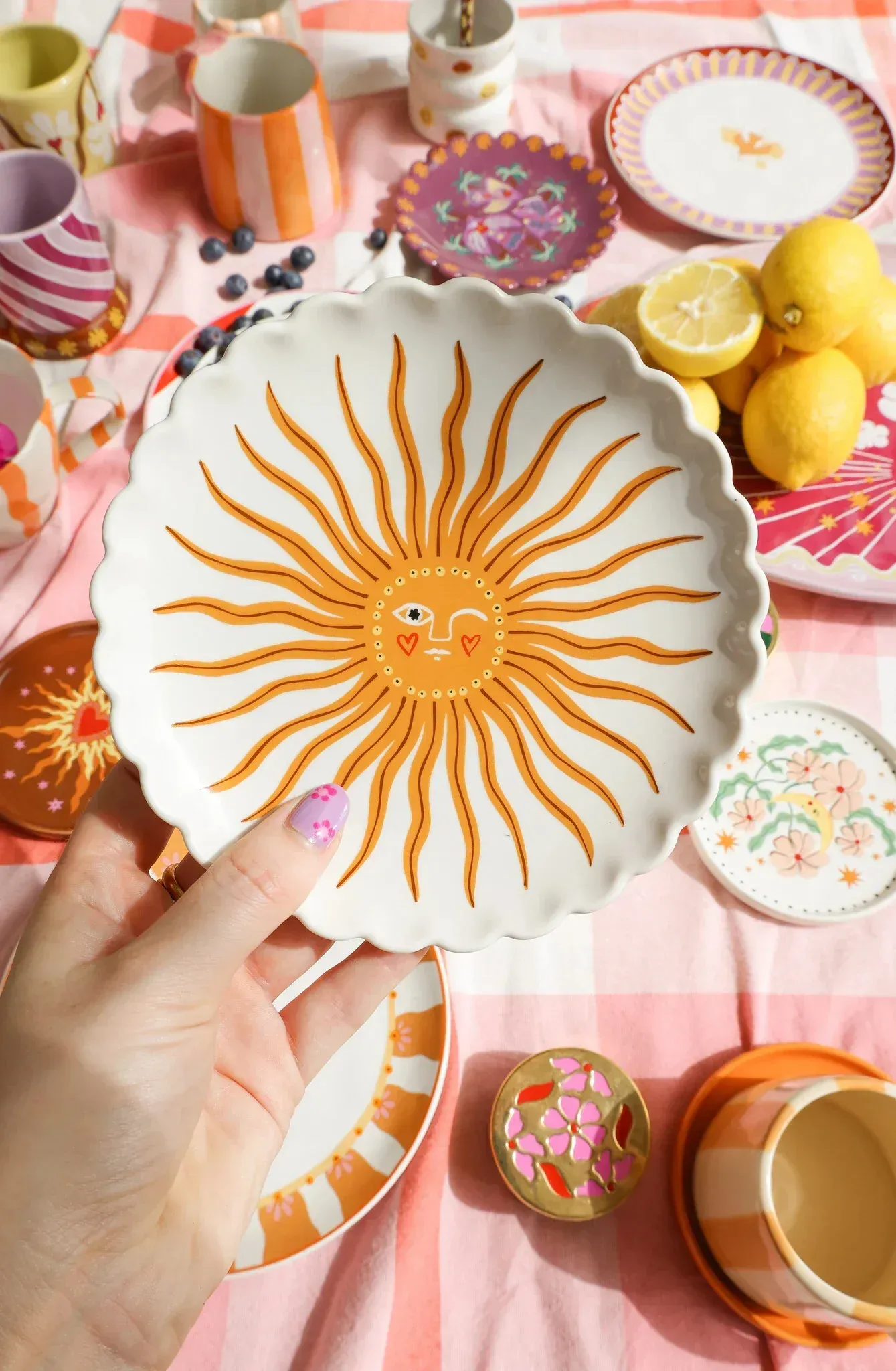 Servies van All the Luck in the World