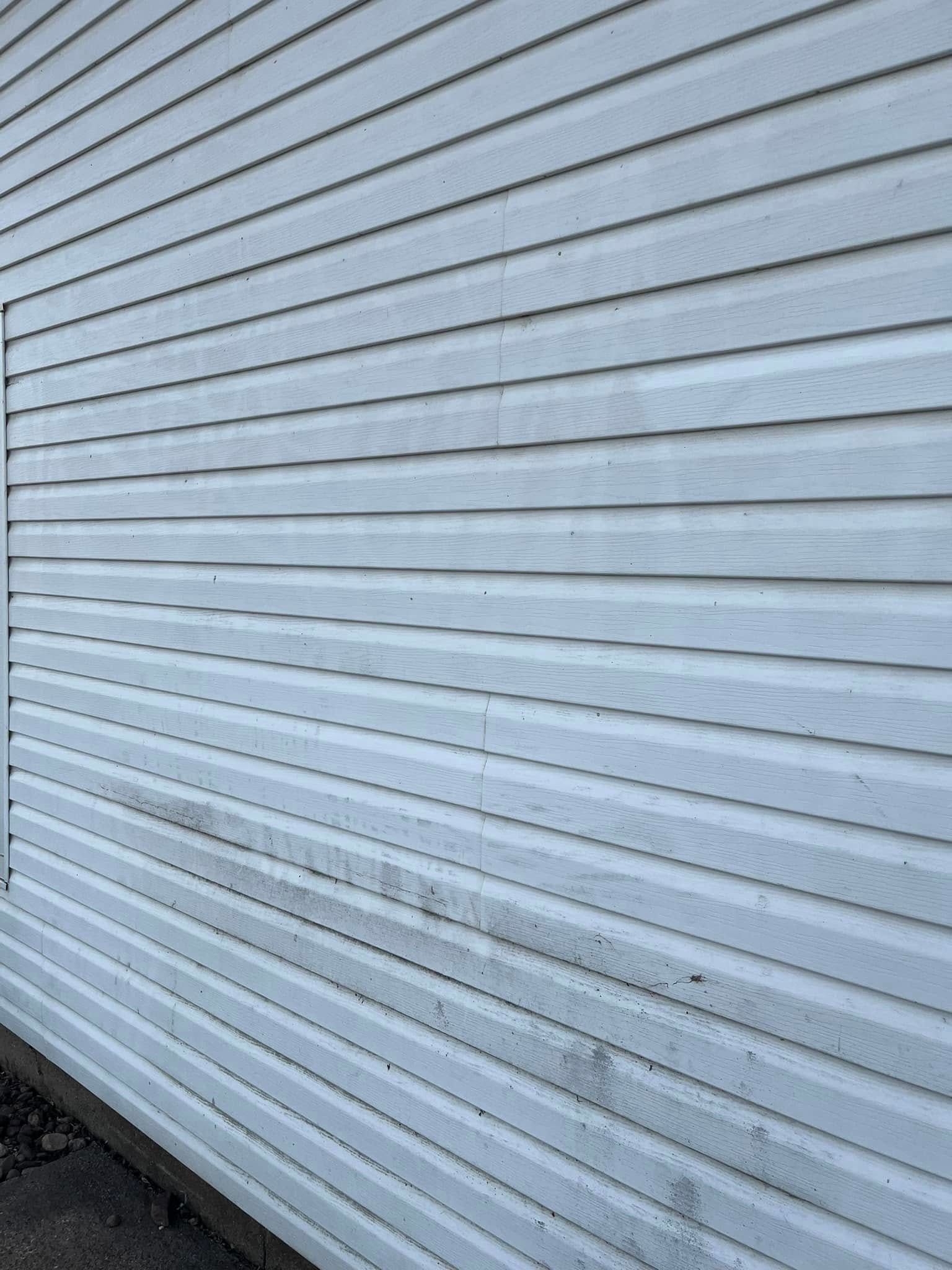 A close up of a white siding on a house.