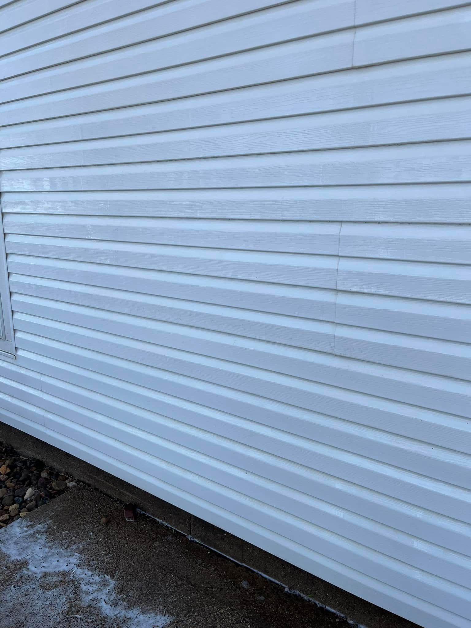 A close up of a white siding on a house.