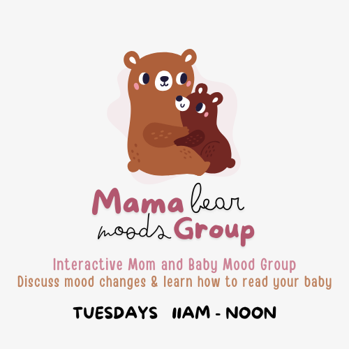 Folleto del grupo Mama Bear Moods con un oso y un cachorro de dibujos animados, invitando a mamás y bebés a la reunión del martes al mediodía.