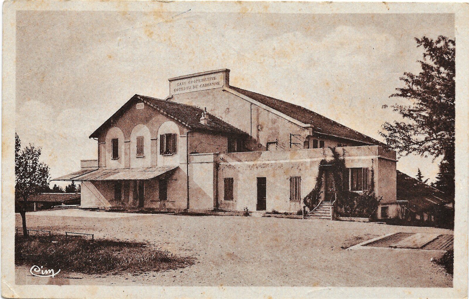 Historic photograph of the Cave de Cairanne winery