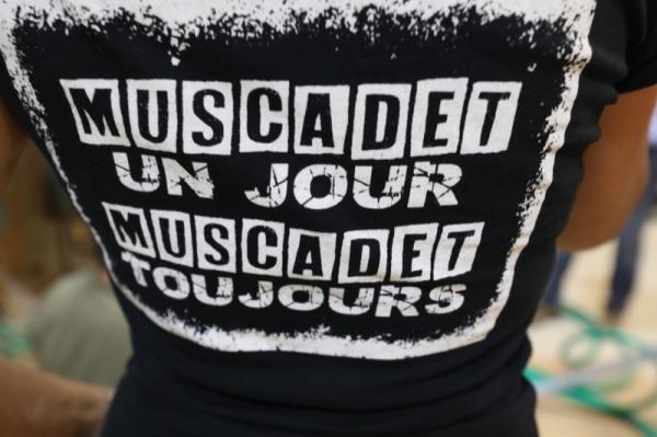 Black T-shirt with white text reading ‘Muscadet un jour, Muscadet toujours’