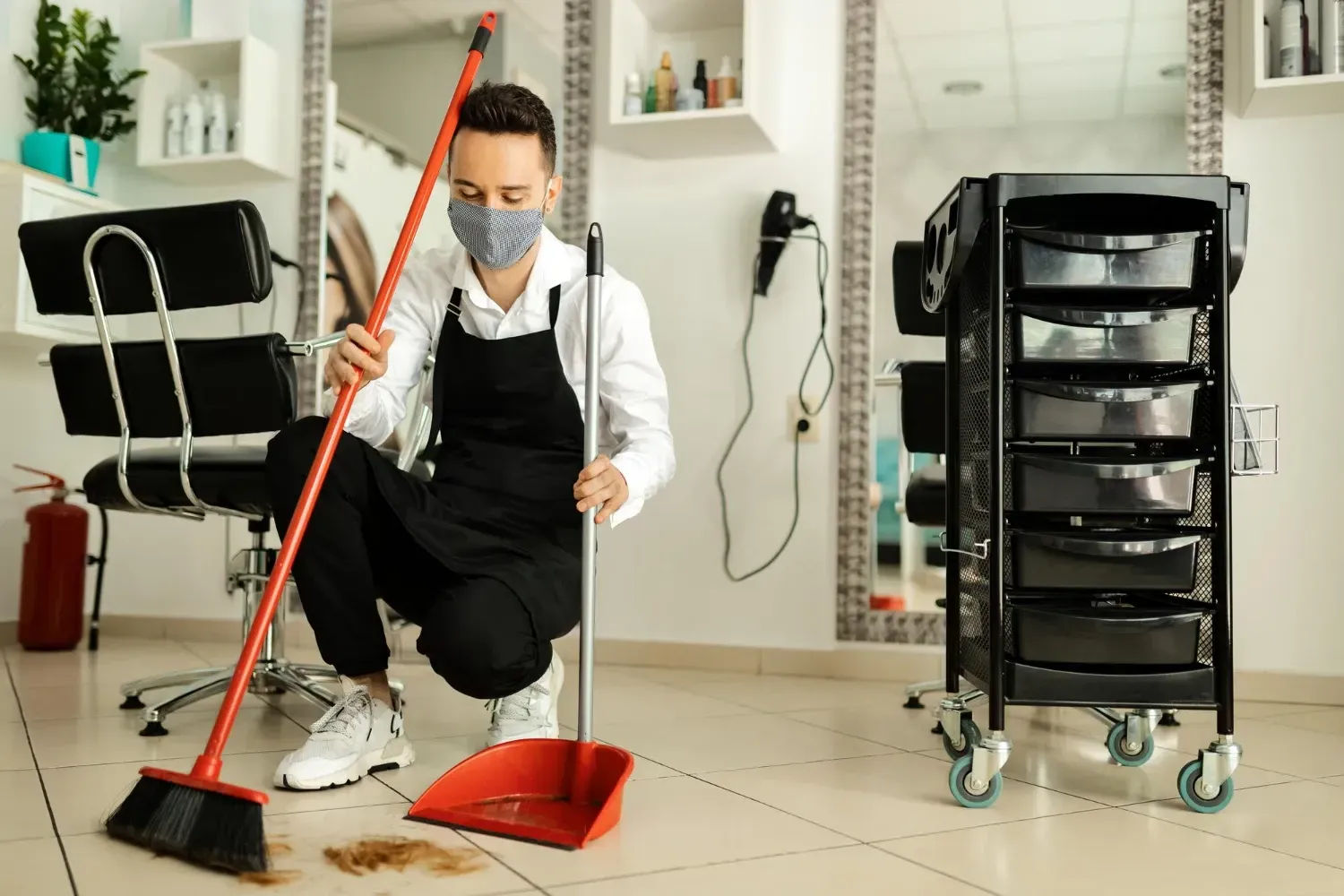 A man is vacuuming the floor and a woman is cleaning the windows. Cleanliness
Gemilang
Cleaning
Solutions