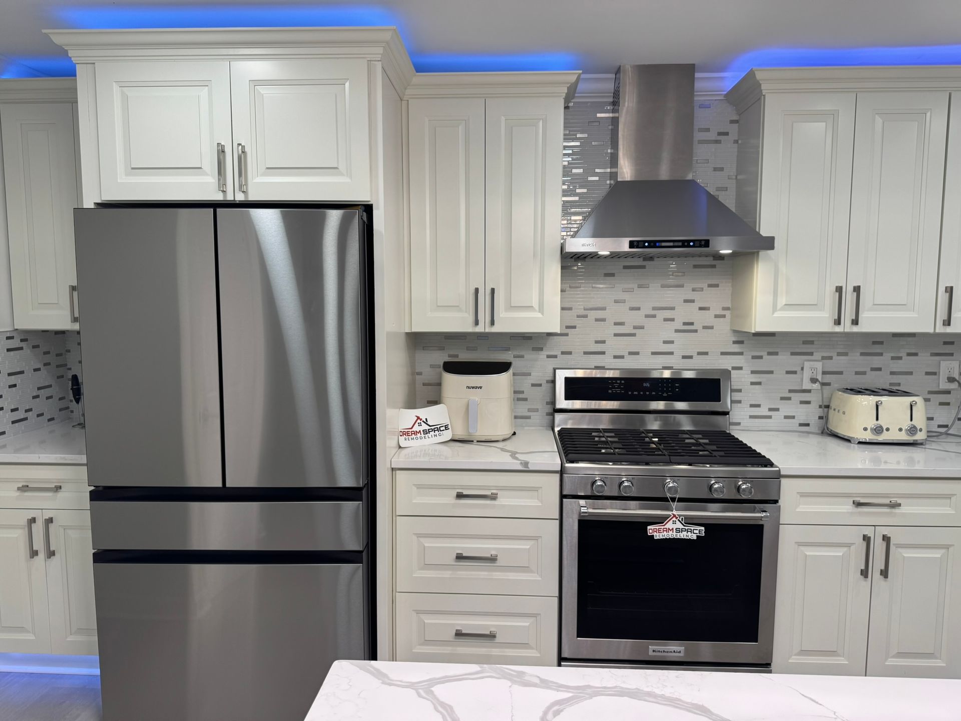 Contemporary kitchen renovation featuring flat-panel cabinets and elegant backsplash – DreamSpace Remodeling Reisterstown MD