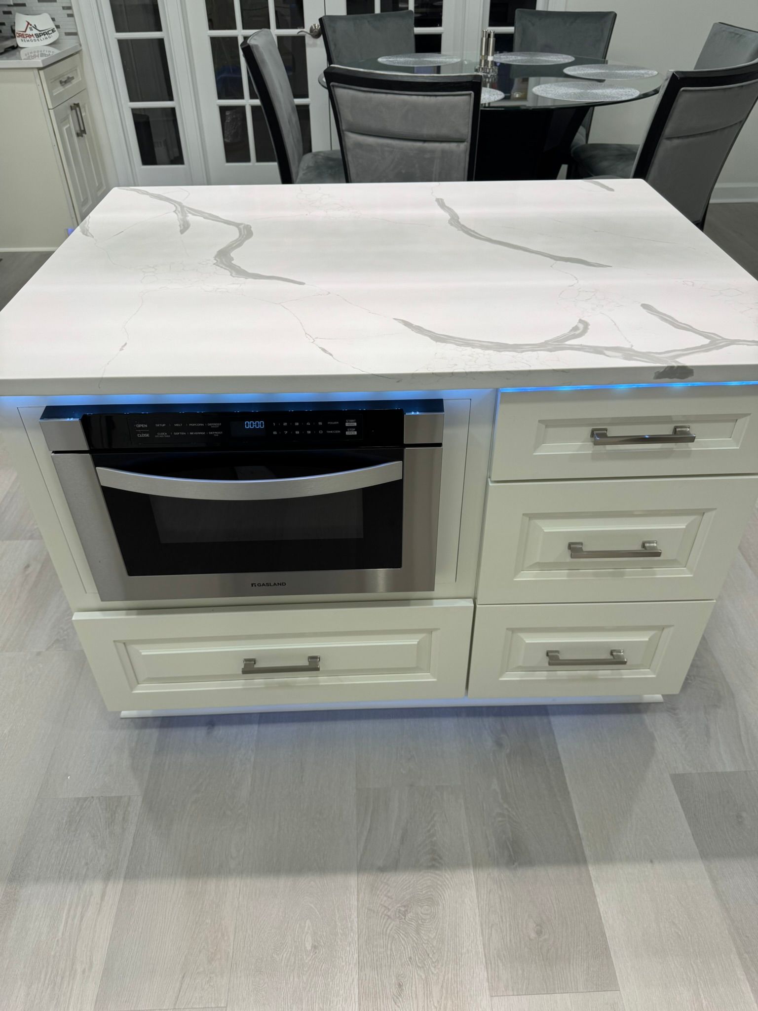 Open-concept kitchen with large island, pendant lighting, and stainless appliances – Reisterstown Maryland