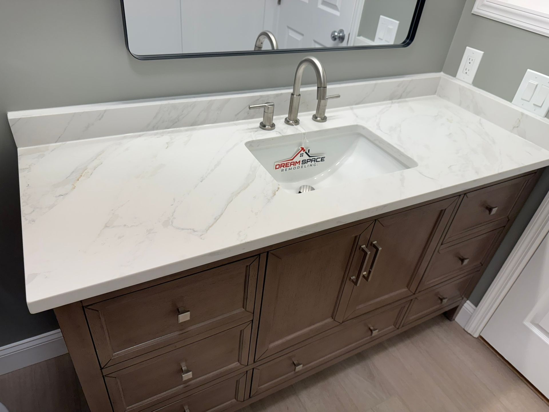 Modern hallway bathroom with single vanity, bathtub, and tiled shower walls – Columbia MD
Contemporary hallway bathroom featuring quartz vanity top, stylish lighting, and modern fixtures – Columbia Maryland