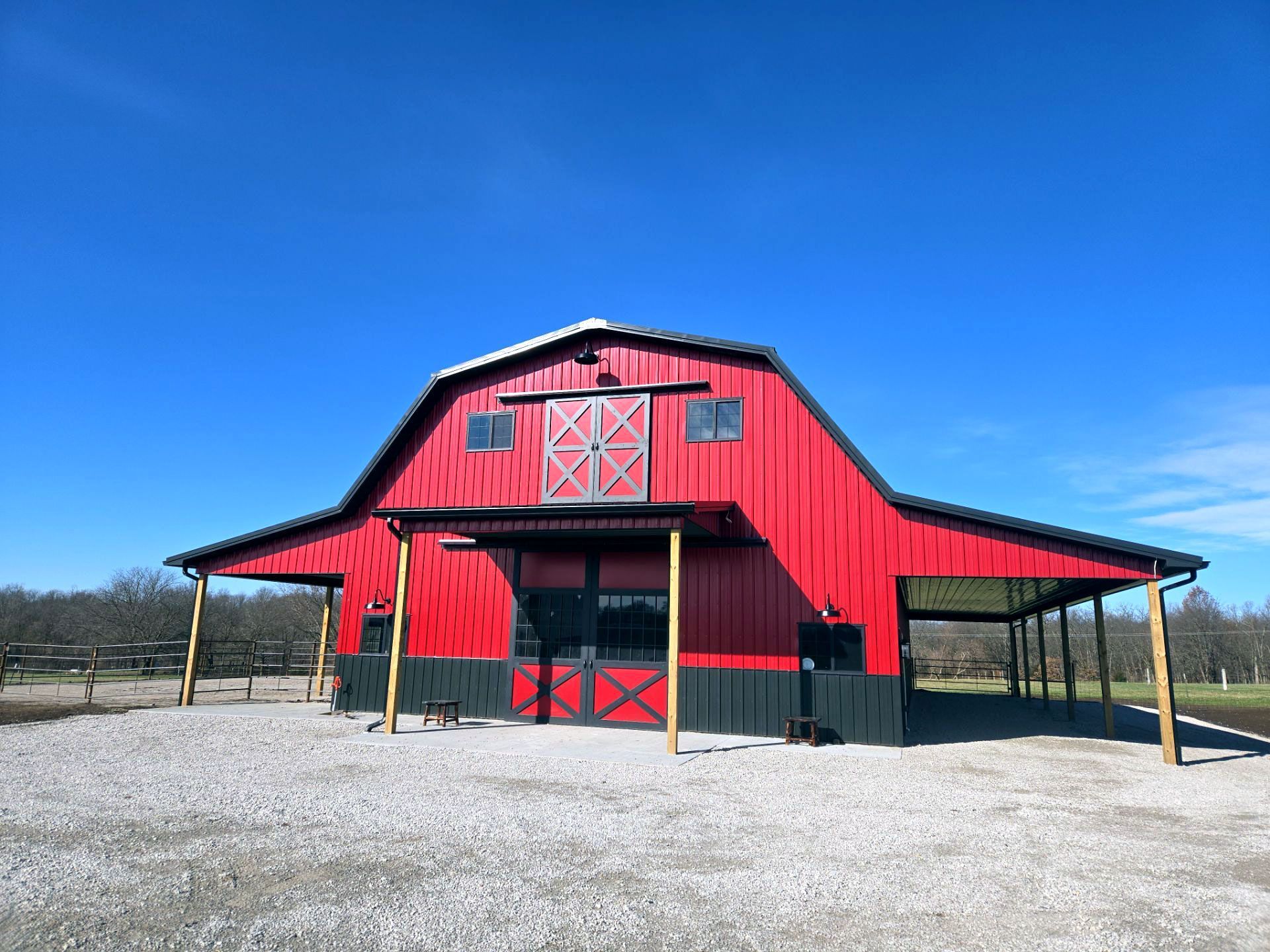A professional post-frame building in the Missouri countryside highlighting quality construction.