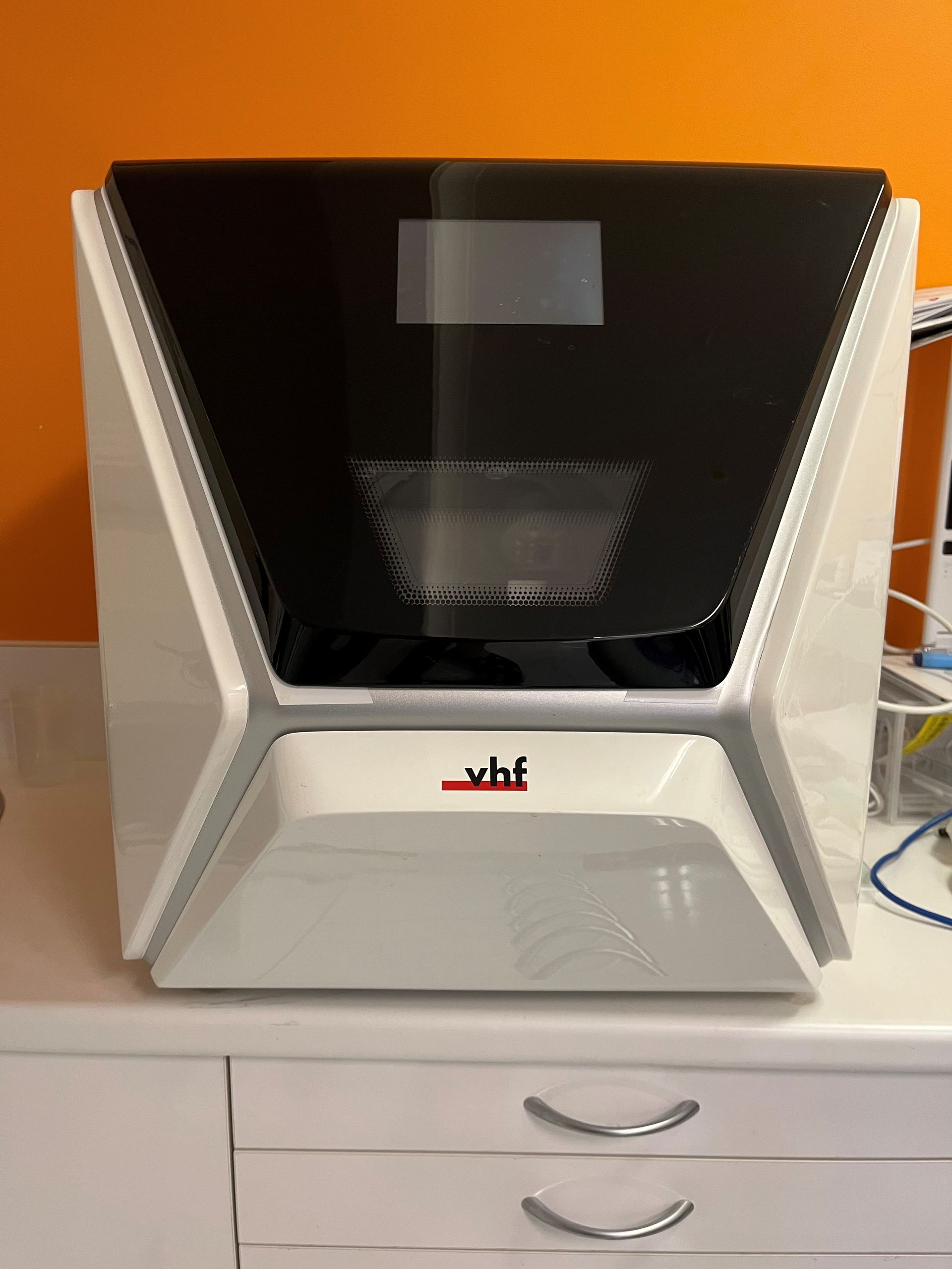A white and black machine with the word xdf on it