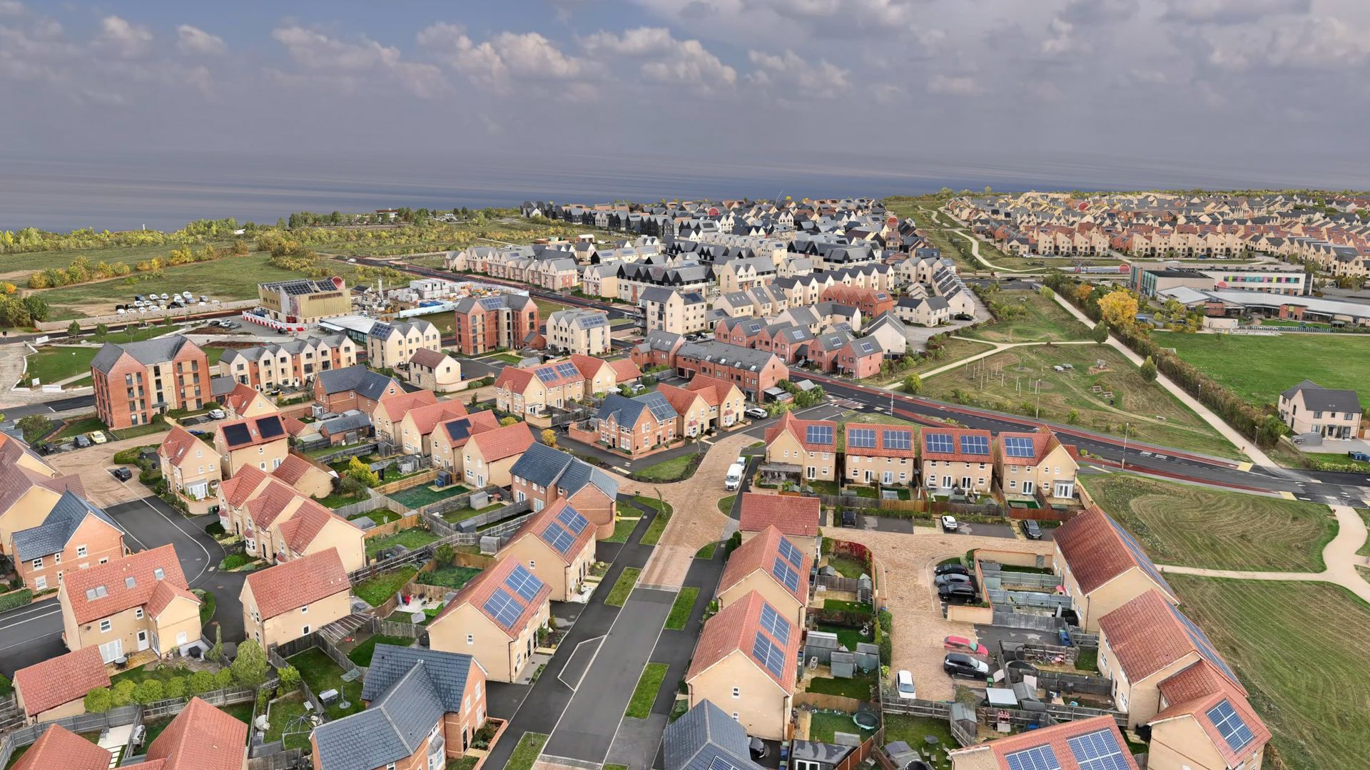 3D rendered aerial view of the Northstowe neighborhood with rows of houses, roads, and solar panels. 
