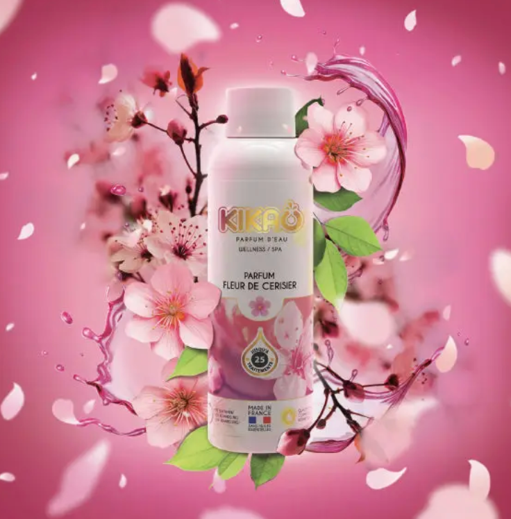 Flacon de shampoing rose à motif floral avec des fleurs de cerisier et des feuilles vertes sur fond rose