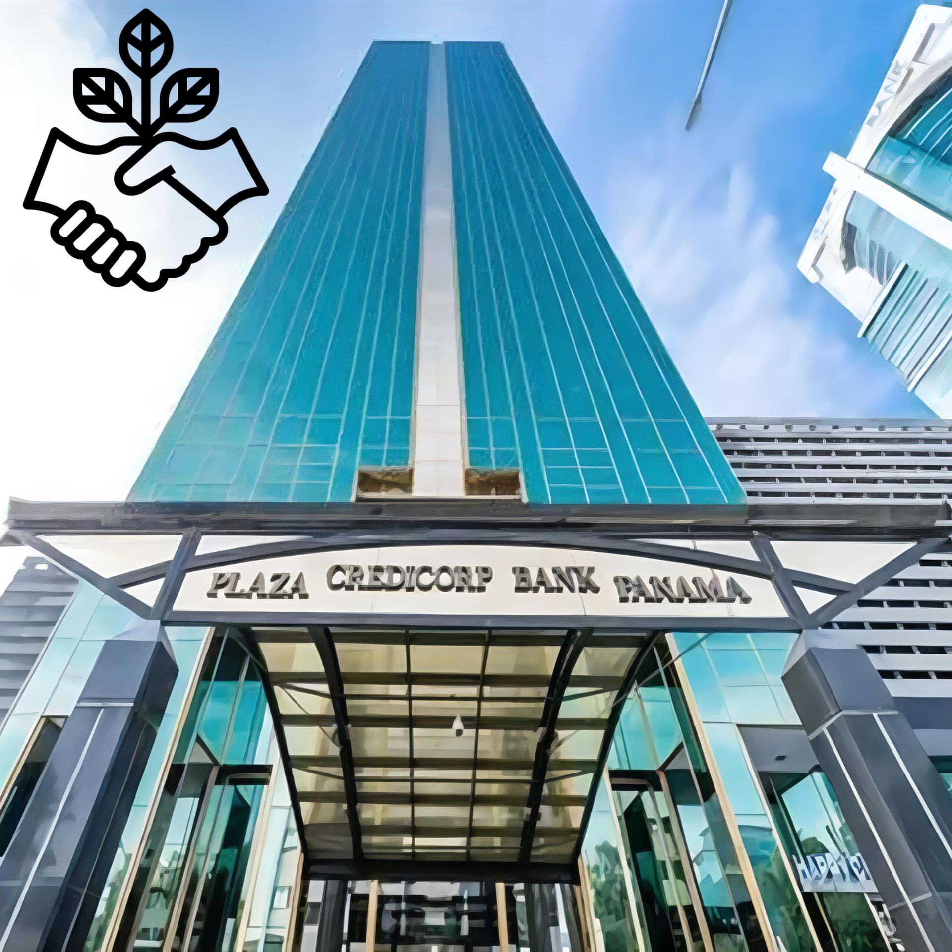 Vista desde un ángulo bajo de la torre Plaza Credicorp Bank Panama, de cristal color turquesa, con una prominente marquesina de entrada bajo un cielo azul.
