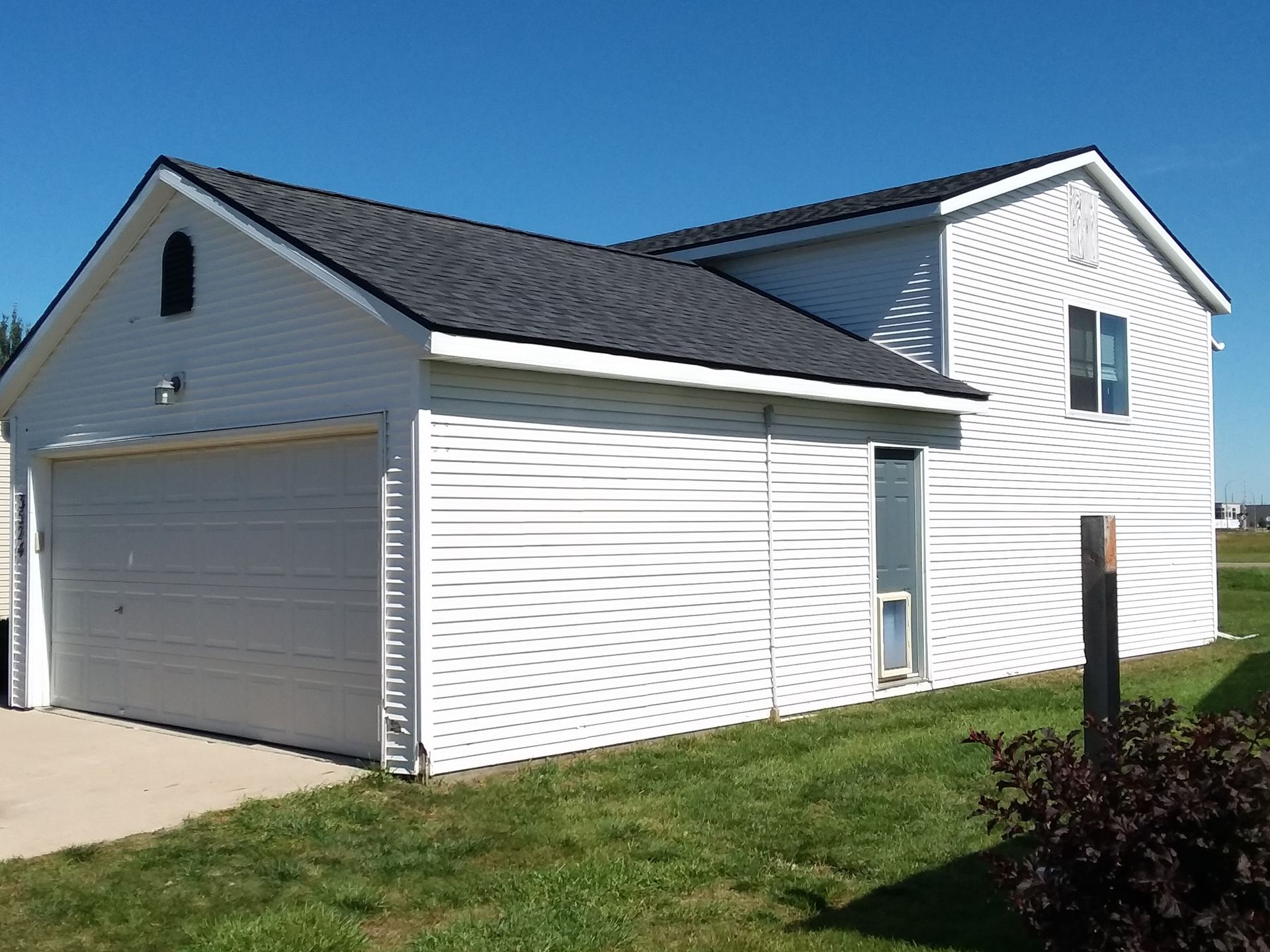 Class 4 impact resistant roof installed with black drip edge metal and ridge vents by a roofing company near Barnesville, MN