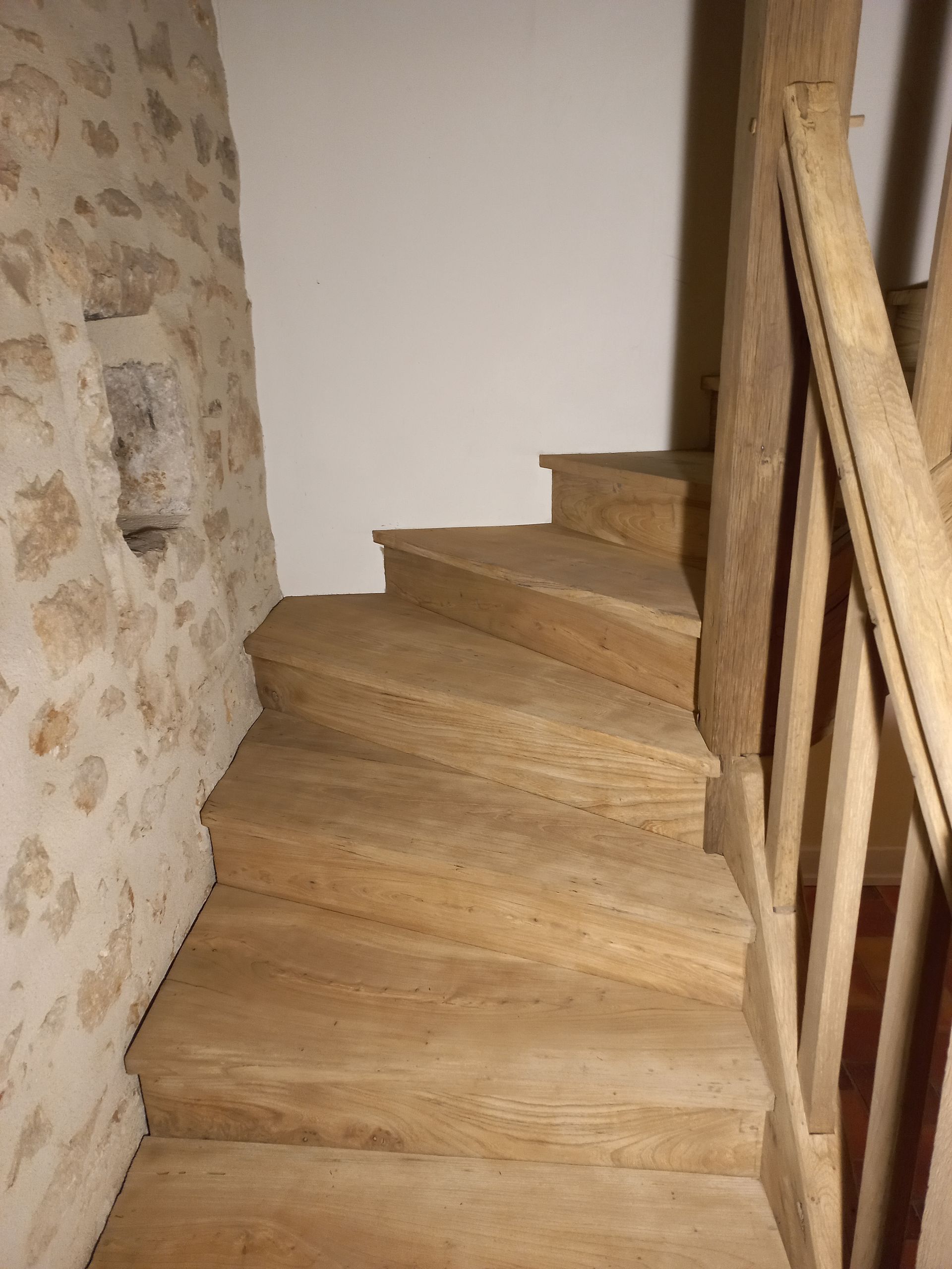 Décapage escaliers bois après