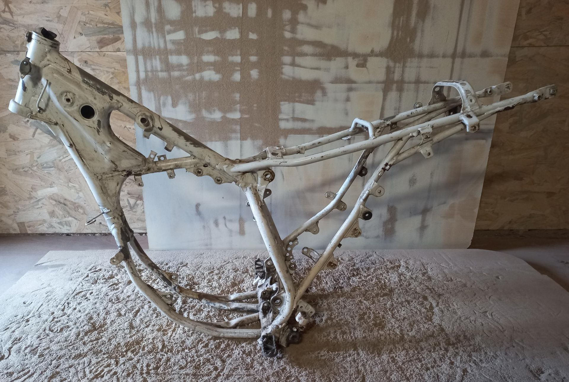 Sablage cadre moto avant