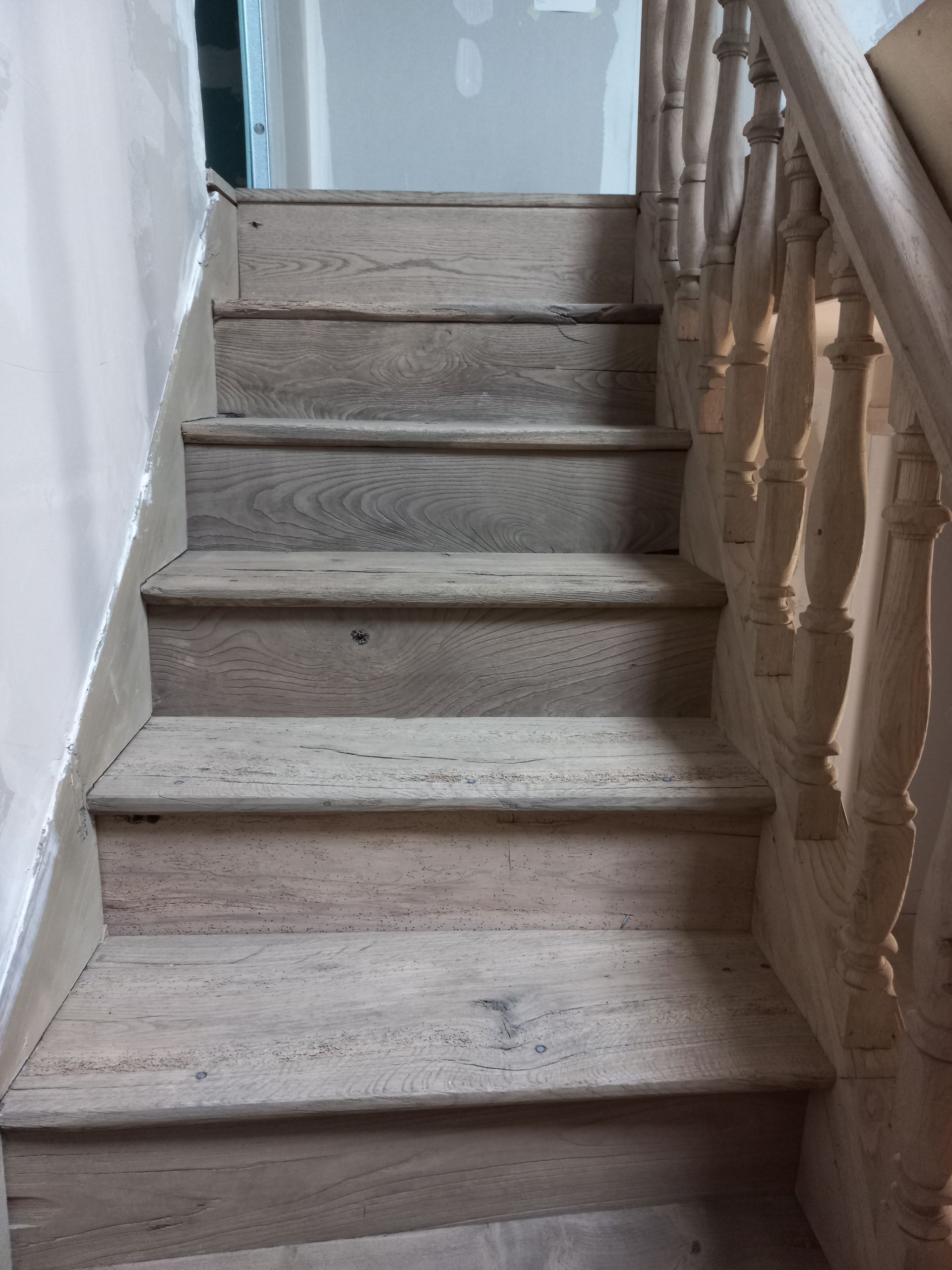 Décapage bois escaliers après
